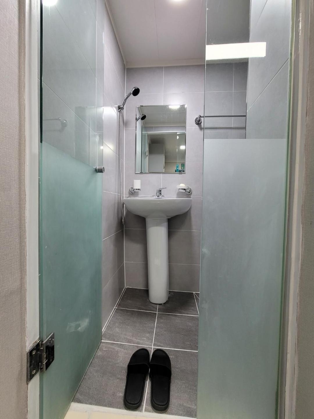 Female Only - Coco Stay Jongno Hyehwa Station Сеул Екстер'єр фото