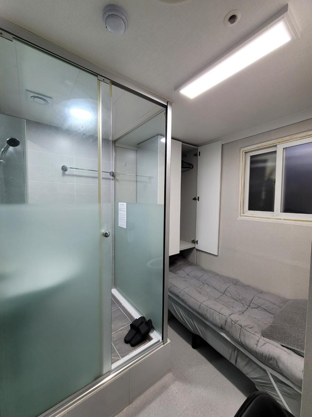 Female Only - Coco Stay Jongno Hyehwa Station Сеул Екстер'єр фото