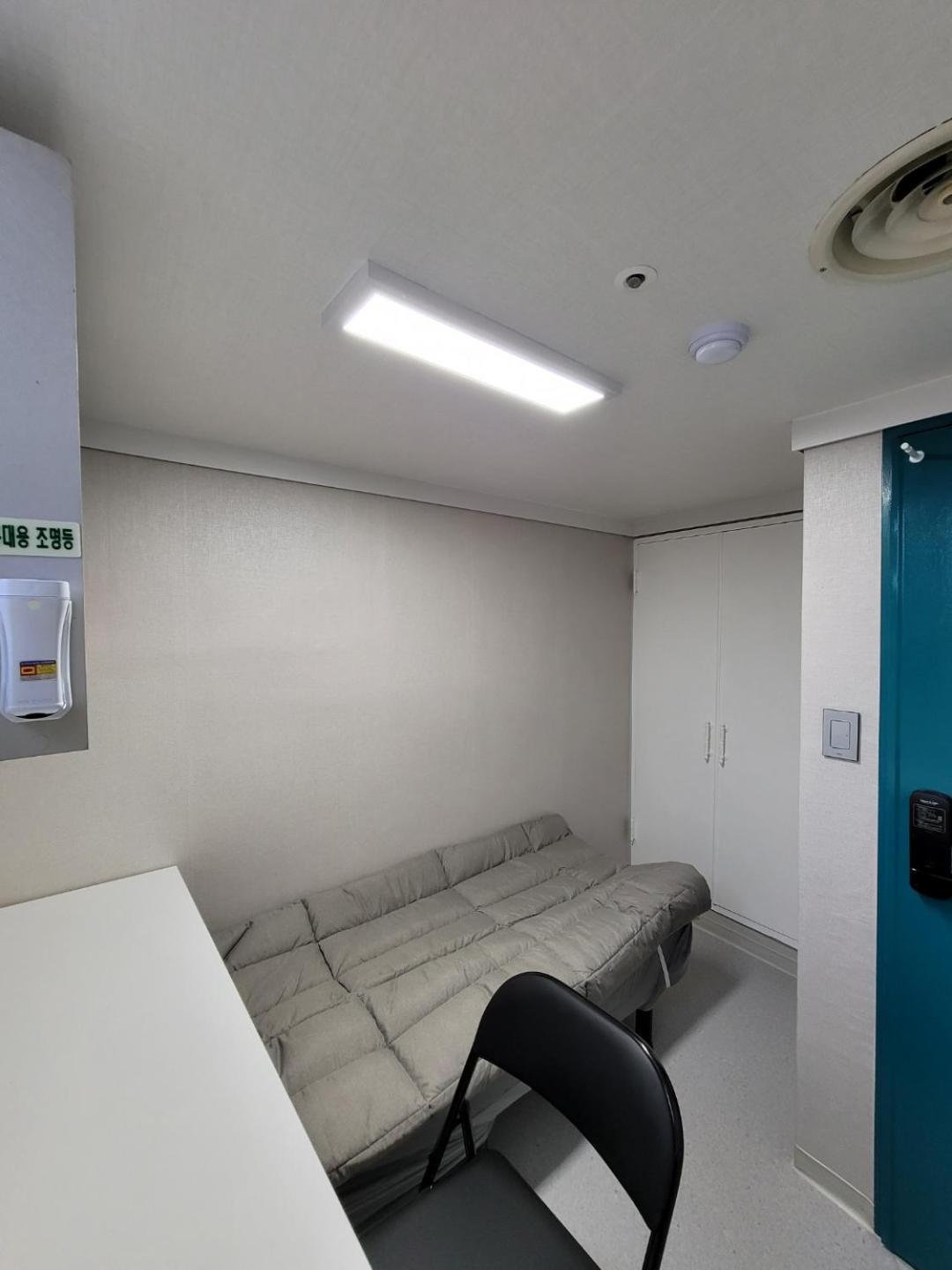 Female Only - Coco Stay Jongno Hyehwa Station Сеул Екстер'єр фото