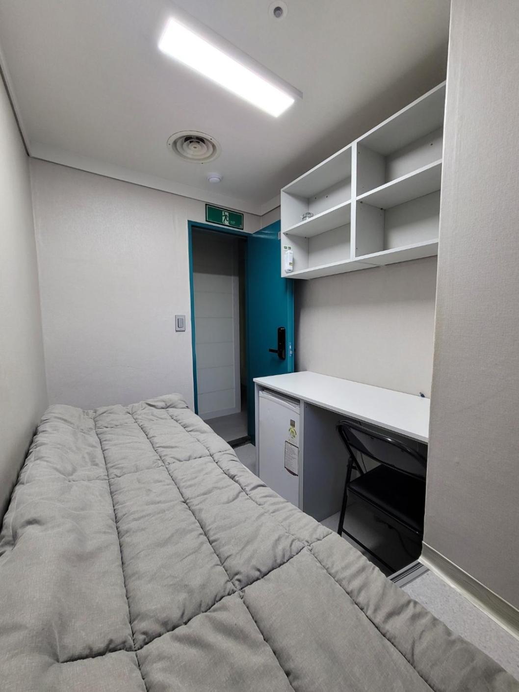 Female Only - Coco Stay Jongno Hyehwa Station Сеул Екстер'єр фото