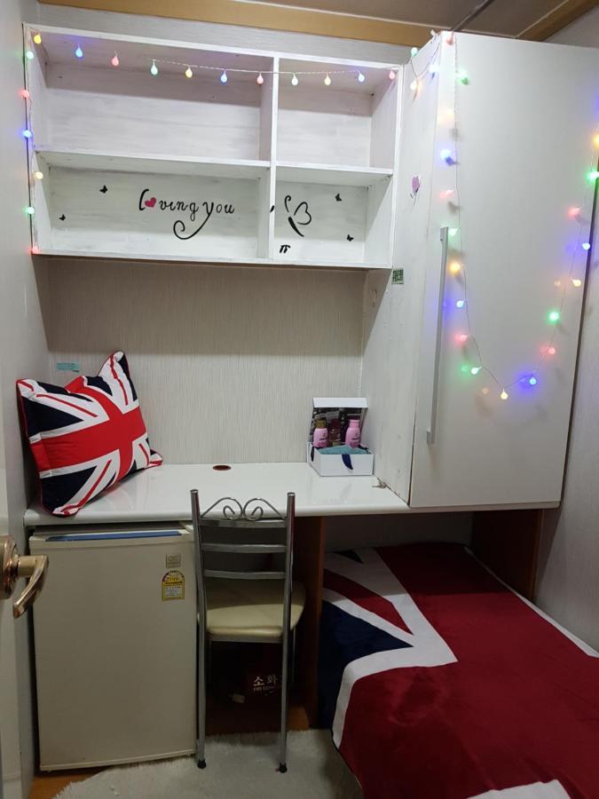 Female Only - Coco Stay Jongno Hyehwa Station Сеул Екстер'єр фото