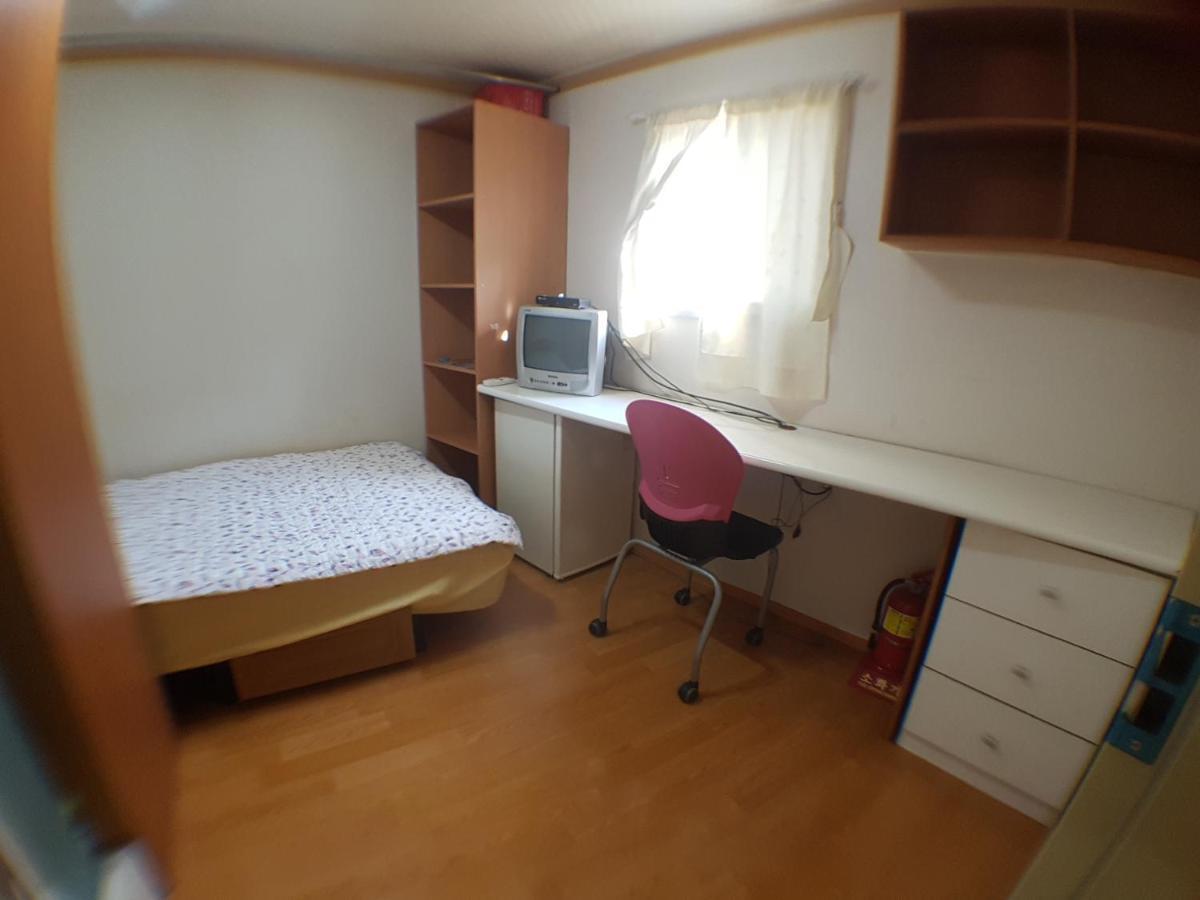 Female Only - Coco Stay Jongno Hyehwa Station Сеул Екстер'єр фото